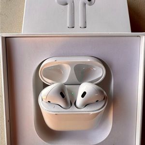 Apple Airpods with Charging case